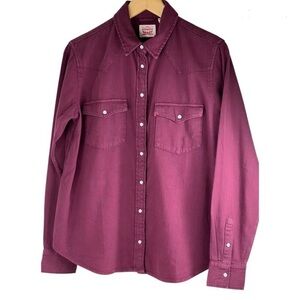 Levi’s pearl snap button up women’s 100% cotton shirt in burgundy -never worn